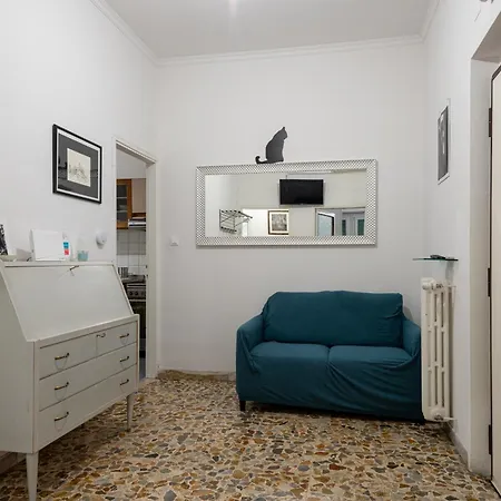 Comfortable 10 Minutes From Center Apartment