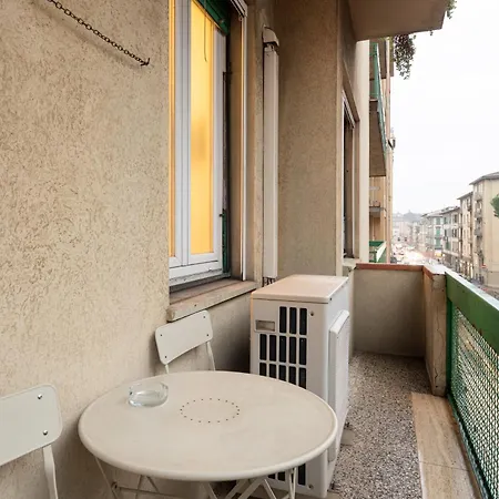 Comfortable 10 Minutes From Center Apartment *