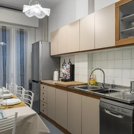 Comfortable 10 Minutes From Center Apartment