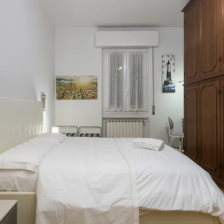 Comfortable 10 Minutes From Center