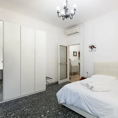 Comfortable 10 Minutes From Center Apartamento *
