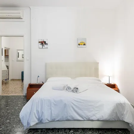 Comfortable 10 Minutes From Center Apartment Florence