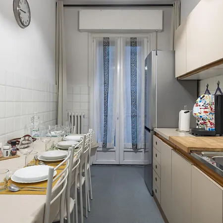 Comfortable 10 Minutes From Center Apartment *