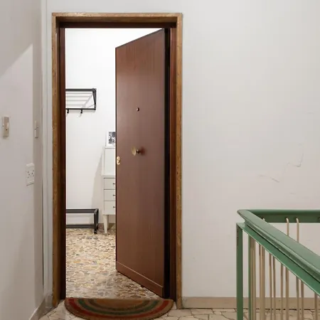 Comfortable 10 Minutes From Center Appartamento *